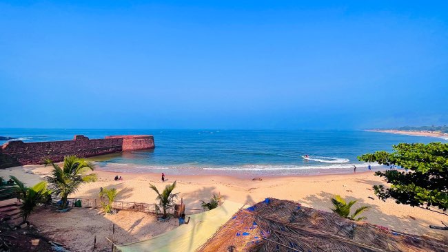 crowded beaches in goa